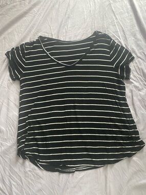 Striped V-Neck Short Sleeve Top in Black and White